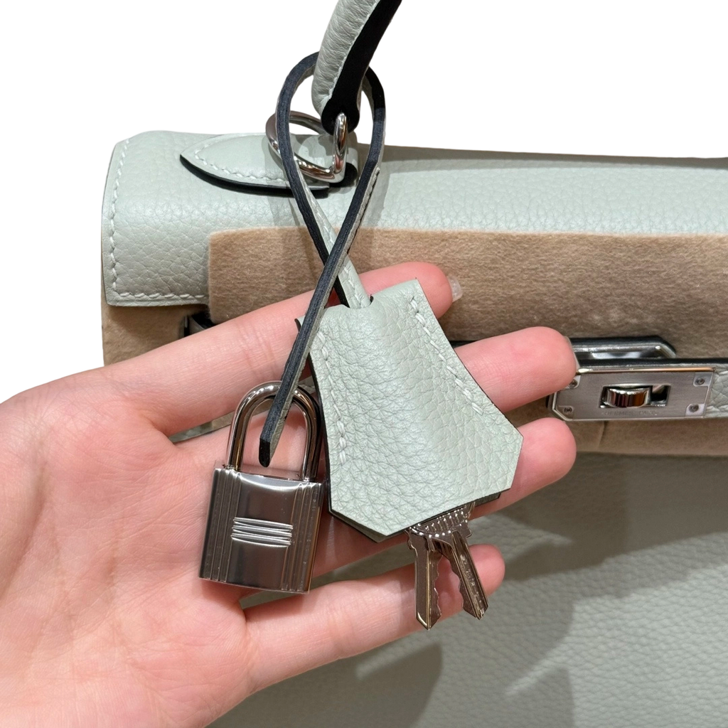 Kelly  Togo – Crystal Grey | Palladium