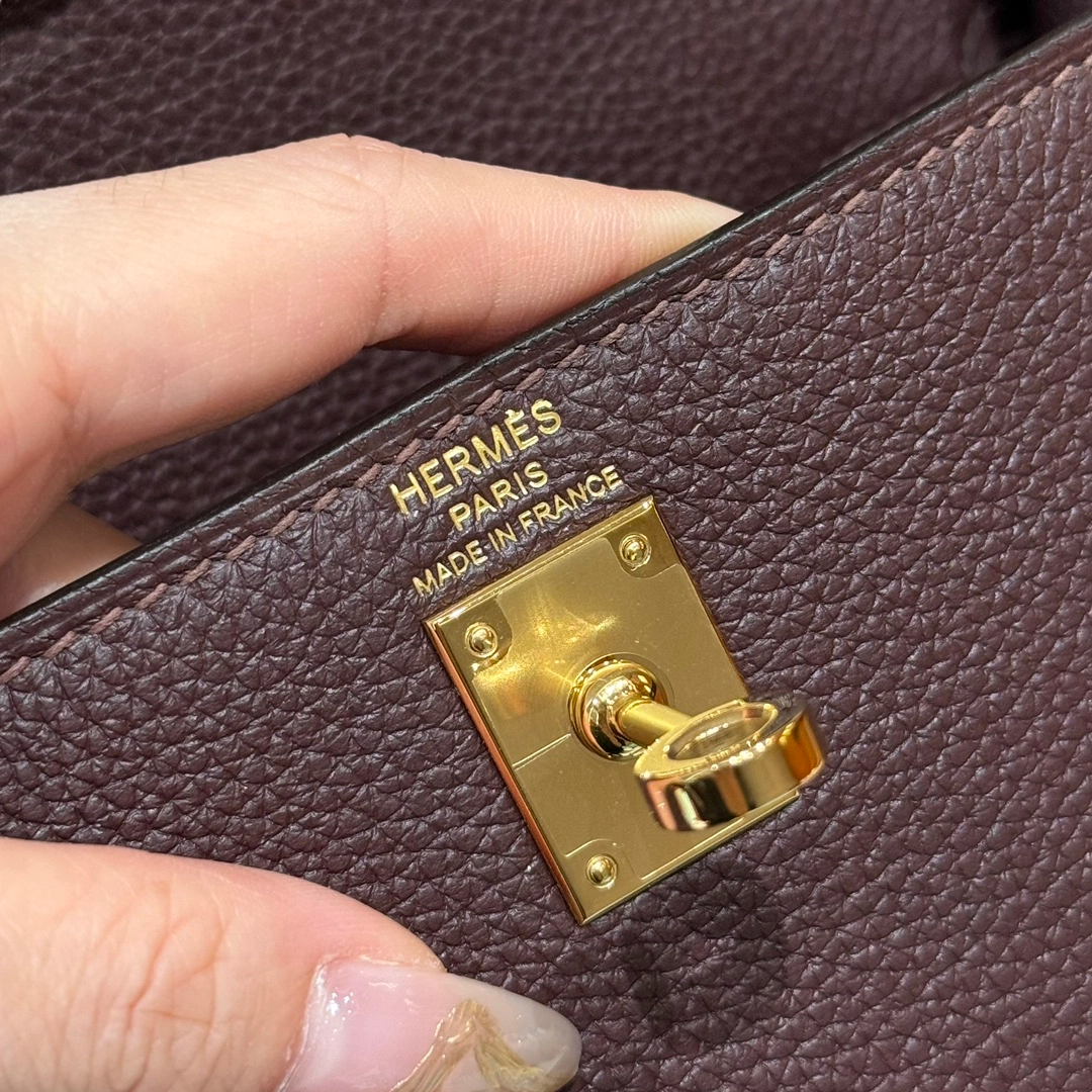 Kelly  Togo – Saddle Red | Gold-Plated